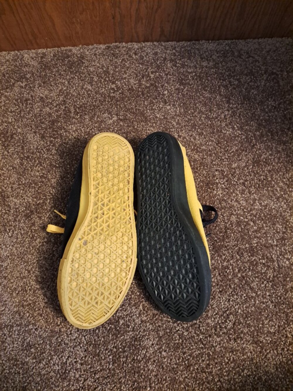 R R REVERSUS Unisex Canvas "IOWA HAWKEYES" 2 Different Colored Shoes - Picture 7 of 11